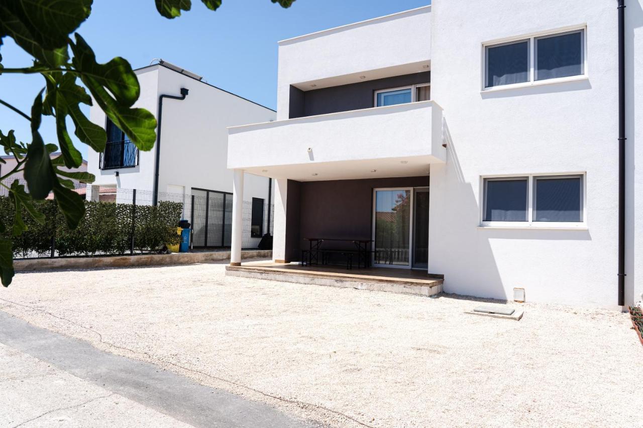Station 22 - Brand New Apartment With A Terrace And Private Parking Vir Exterior photo