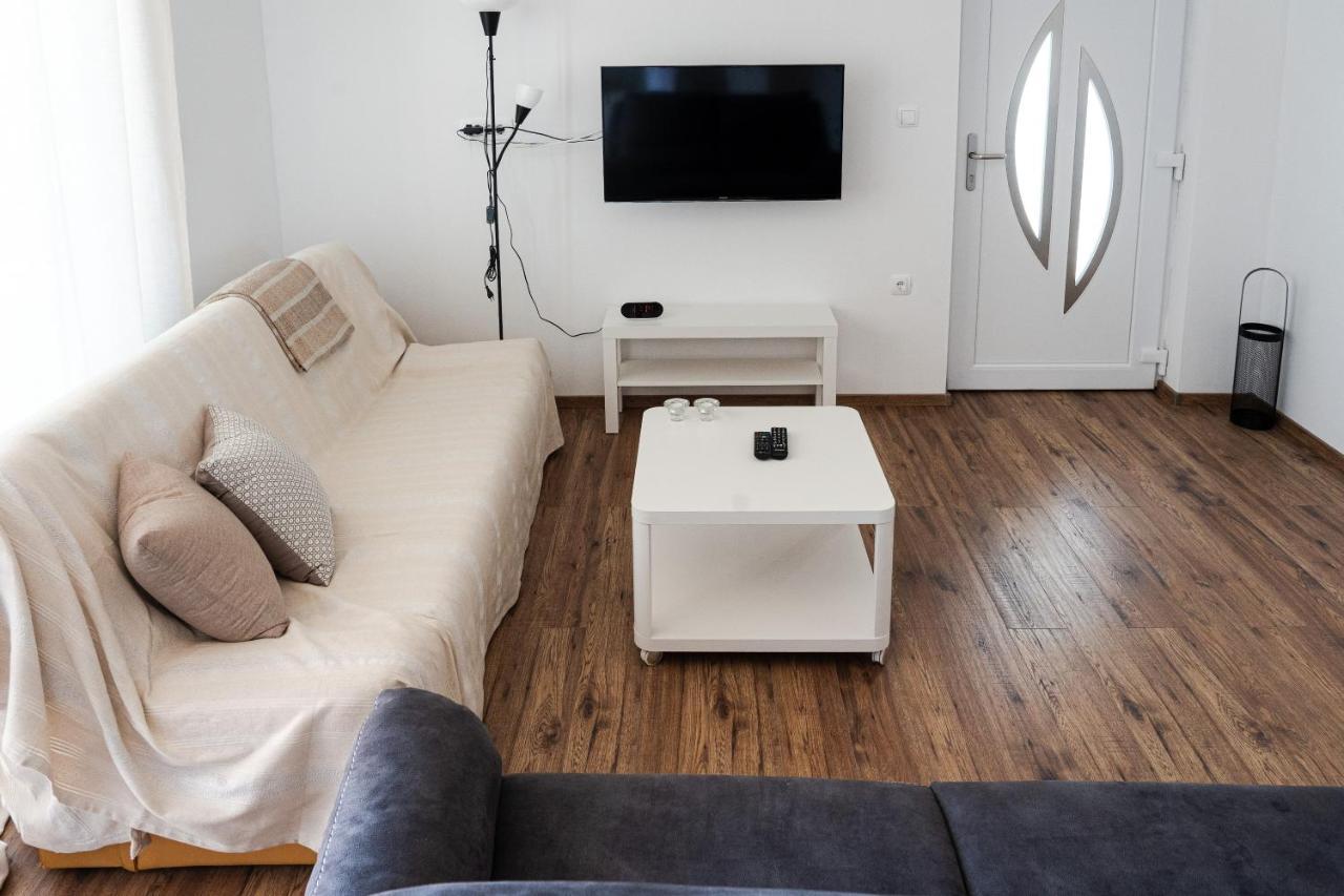 Station 22 - Brand New Apartment With A Terrace And Private Parking Vir Exterior photo